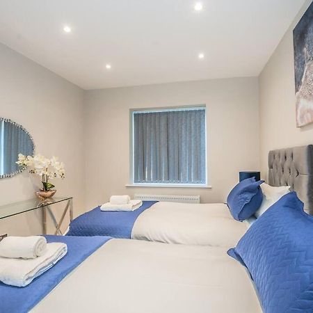 Langston House: 2 Bed, 2 Bath Luxury Apartment Hedgerley Exterior foto